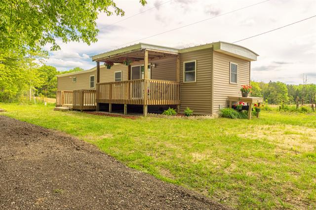 front view picture of 3687 111Th Avenue, Allegan, MI. 49010