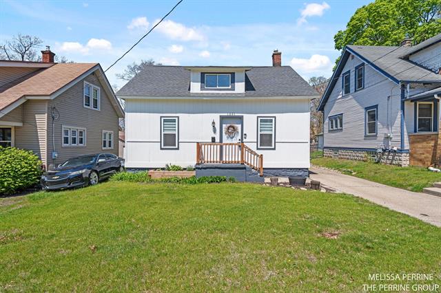 front view picture of 1221 Dickinson Street Se, Grand Rapids, MI. 49507