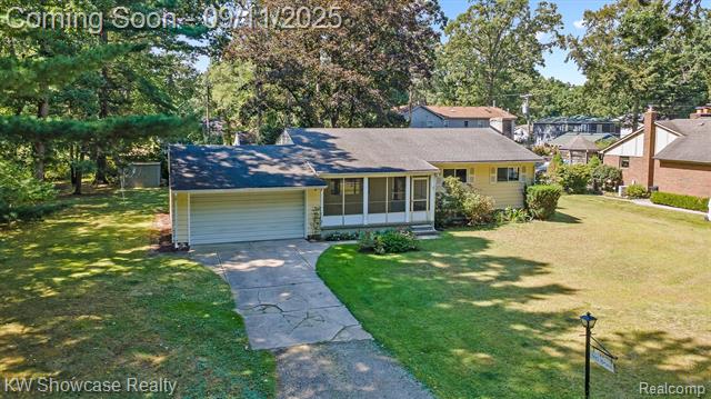front view picture of 1445 Mariposa Dr, Wixom, MI. 48393