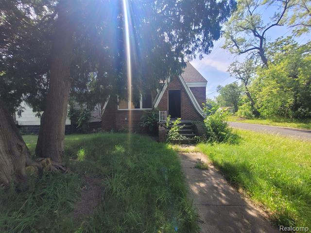 front view picture of 15379 Dolphin Street, Detroit, MI. 48223