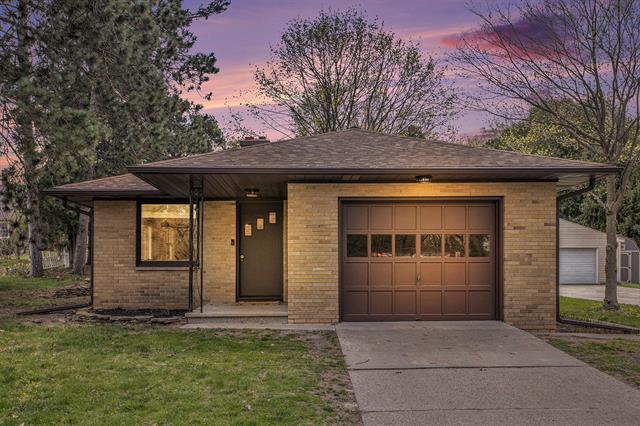 front view picture of 904 W Walnut Street, Hastings, MI. 49058