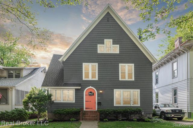 front view picture of 422 State Street, Adrian, MI. 49221