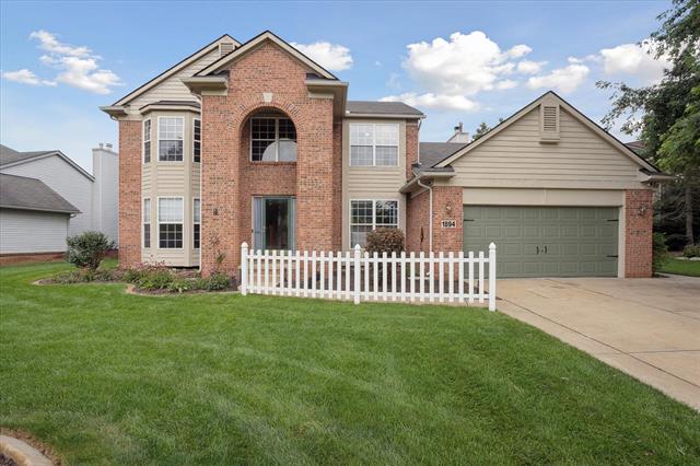front view picture of 1894 Twin Sun Cir, Walled Lake, MI. 48390