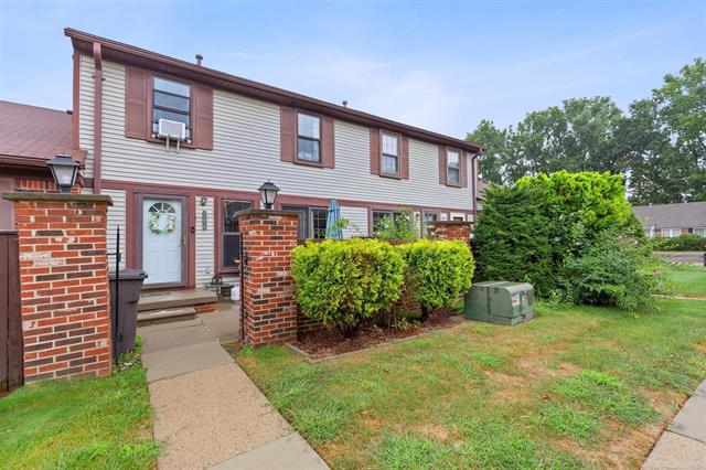 front view picture of 39575 Old Dominion Dr, Clinton Township, MI. 48038