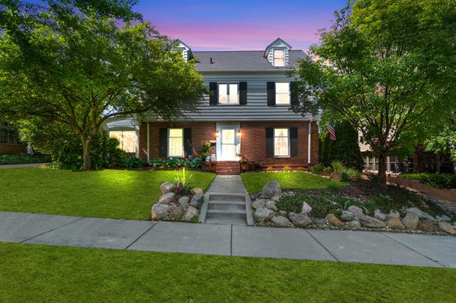 front view picture of 770 Bloomfield Boulevard, Jackson, MI. 49203