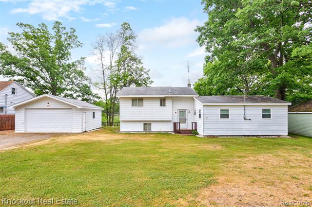 front view picture of 3699 Lakeview Drive, Beaverton, MI. 48612