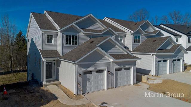front view picture of 2323 Watertown Way Ne, Grand Rapids, MI. 49505