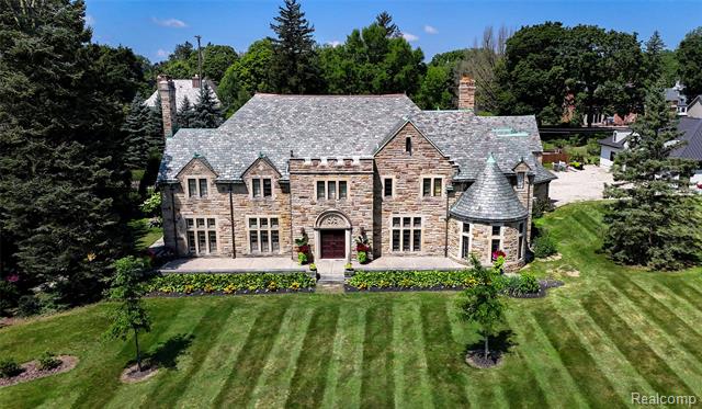 front view picture of 2630 Parkside Drive, Flint, MI. 48503