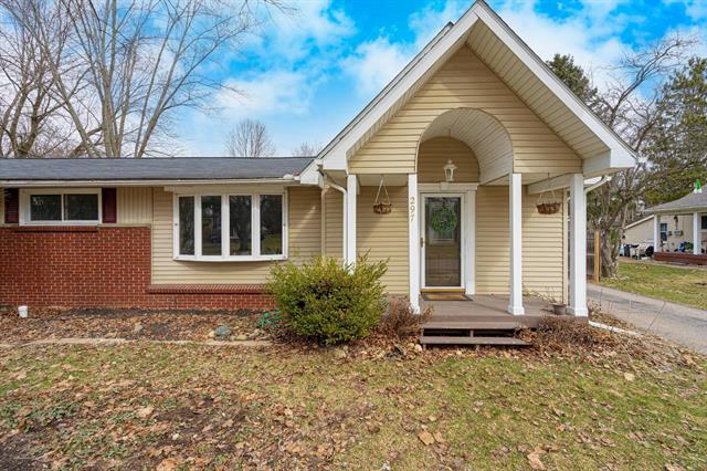 front view picture of 297 Washington Street E, Almont, MI. 48003