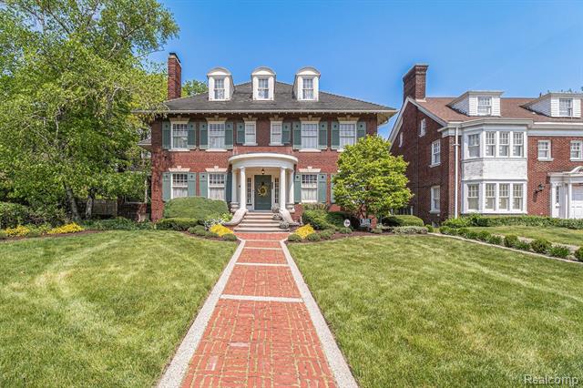 front view picture of 736 Chicago Boulevard, Detroit, MI. 48202