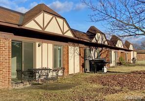 front view picture of 29900 Grand Oaks Dr #24, Warren, MI. 48092
