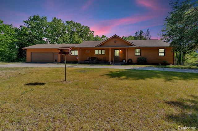 front view picture of 9130 Bayfield Lane, Brighton, MI. 48116