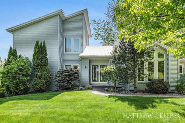 front view picture of 6448 Gran Via Drive Ne, Rockford, MI. 49341