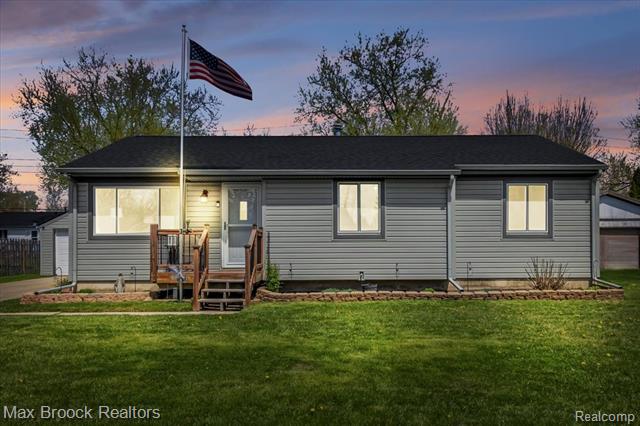 front view picture of 1165 Annjo St, Walled Lake, MI. 48390