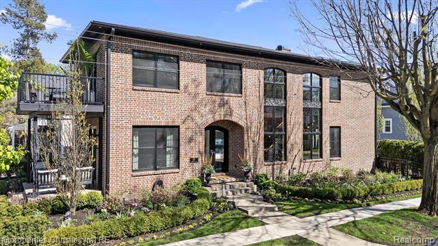 front view picture of 850 Greenwood Avenue, Birmingham, MI. 48009