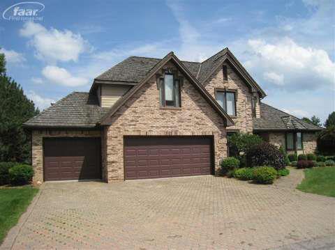 front view picture of 60 Chateaux Du Lac, Fenton, MI. 48430