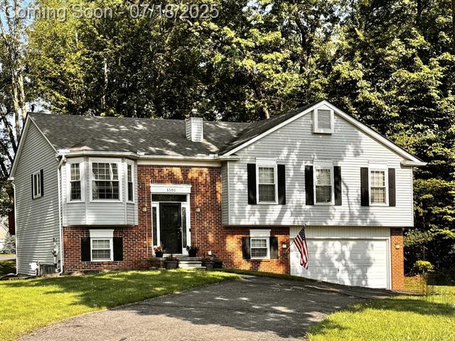 front view picture of 1501 Kings Crown Ct, Wixom, MI. 48393