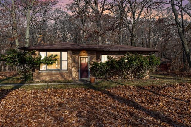 front view picture of 6629 W East Road, Three Oaks, MI. 49128