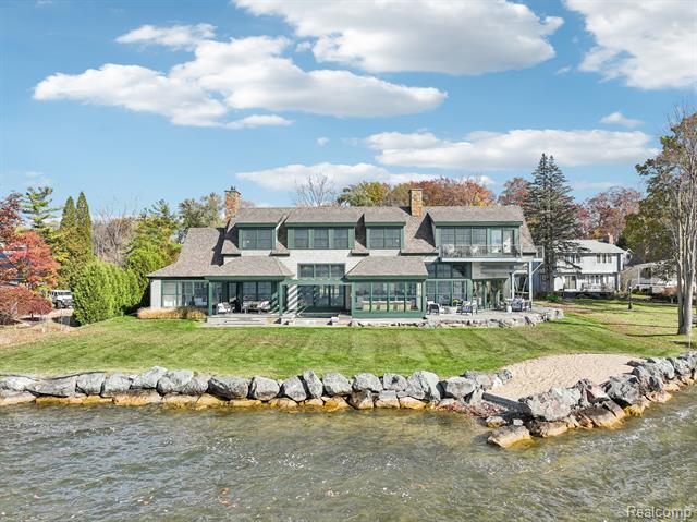 front view picture of 12410 Woodhull Landing, Fenton, MI. 48430