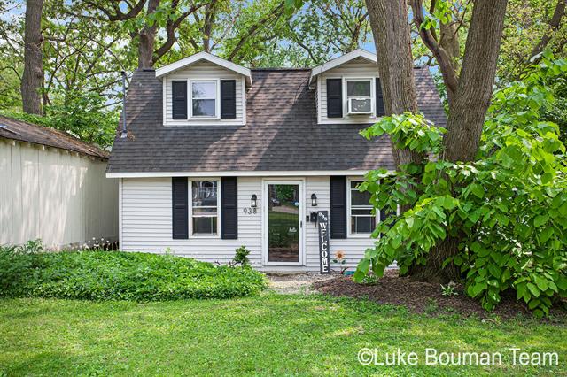 front view picture of 938 Hazen Street Se, Grand Rapids, MI. 49507