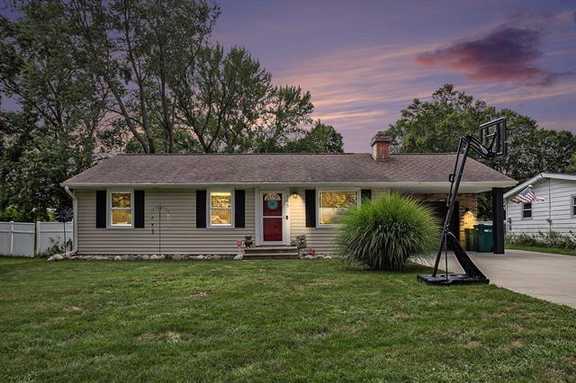 front view picture of 146 Maplehurst Boulevard, Battle Creek, MI. 49017