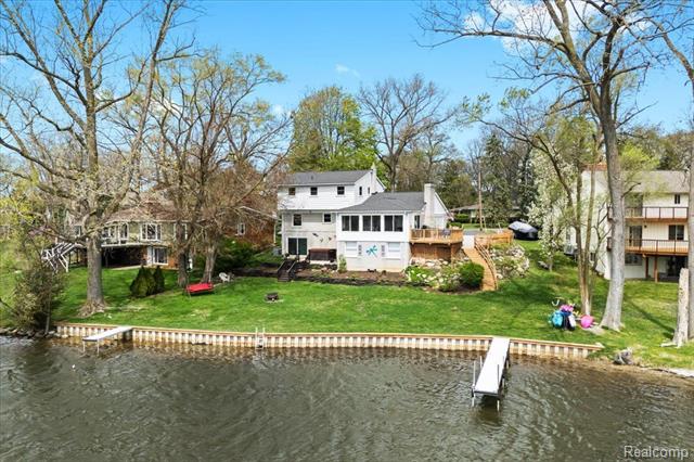 front view picture of 1425 Shankin St, Walled Lake, MI. 48390