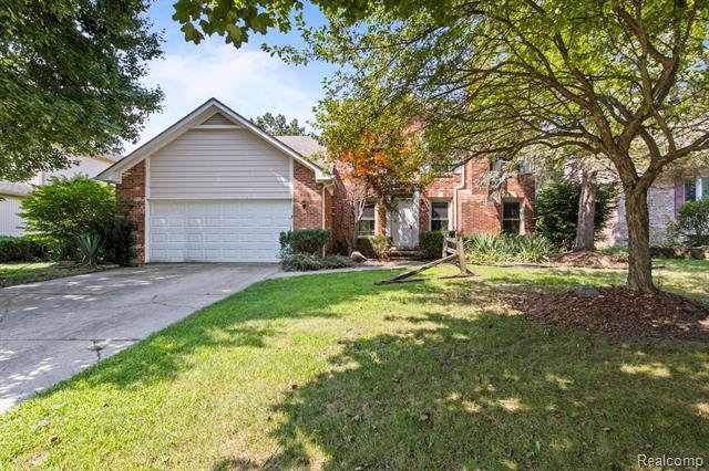 front view picture of 1709 Weyhill Dr, Wixom, MI. 48393