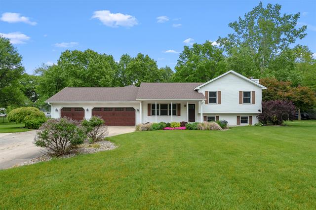 front view picture of 55042 West End, Three Rivers, MI. 49093