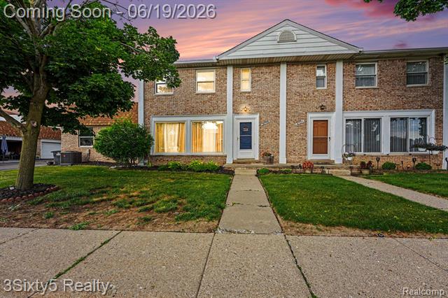 front view picture of 37592 Garden Court, Westland, MI. 48185