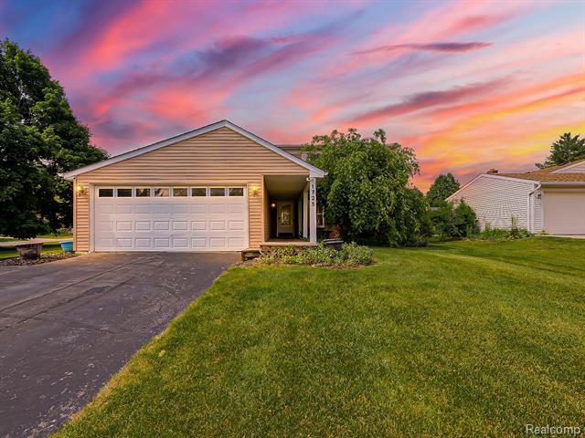 front view picture of 1725 Windingway Dr, Wixom, MI. 48393