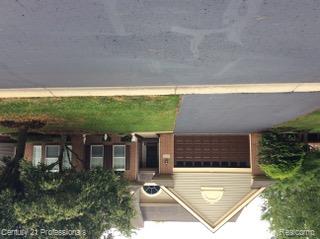 front view picture of 1533 Covington Crossing, Walled Lake, MI. 48390