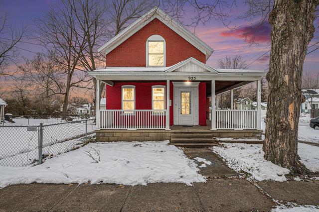 front view picture of 923 Regent Street, Niles, MI. 49120
