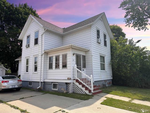 front view picture of 817 E Fourth, Monroe, MI. 48161