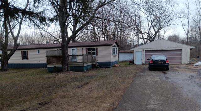 front view picture of 67761 70Th Street, Watervliet, MI. 49098