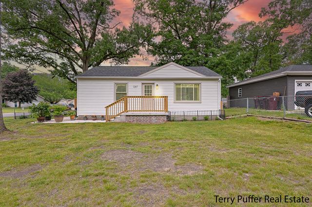 front view picture of 1287 S Quarterline Road, Muskegon, MI. 49442