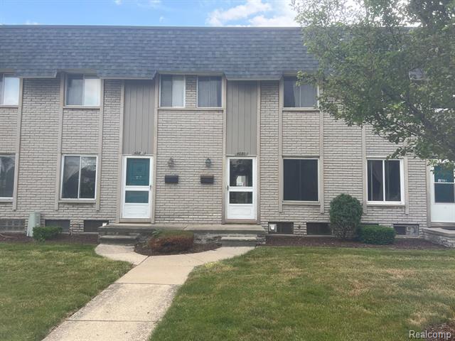 front view picture of 4280 15 Mile Road, Sterling Heights, MI. 48310