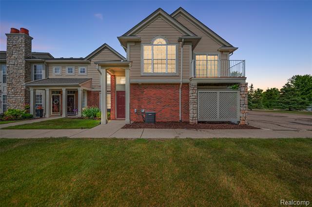 front view picture of 21958 Hartford Way, Macomb, MI. 48042