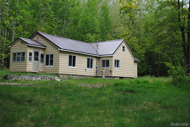 front view picture of 7618 N Athey Avenue, Harrison, MI. 48625