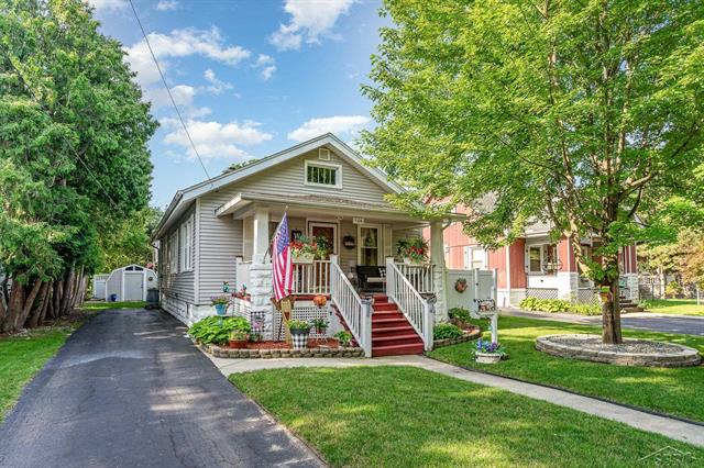 front view picture of 506 Woodside Lane, Bay City, MI. 48708