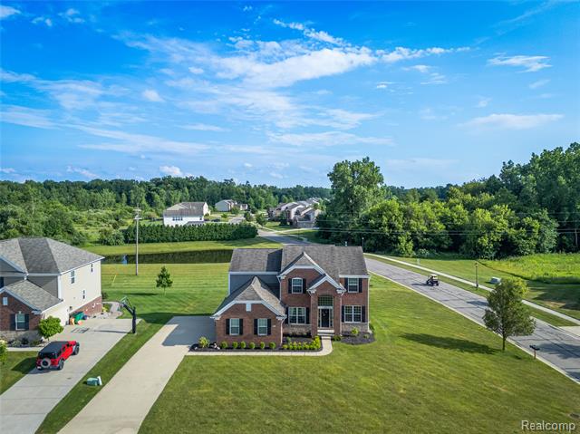 front view picture of 6119 Amber Lane, Grand Blanc, MI. 48439