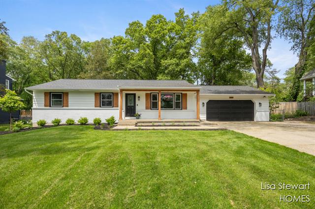 front view picture of 3305 Thorncrest Drive Se, Grand Rapids, MI. 49546