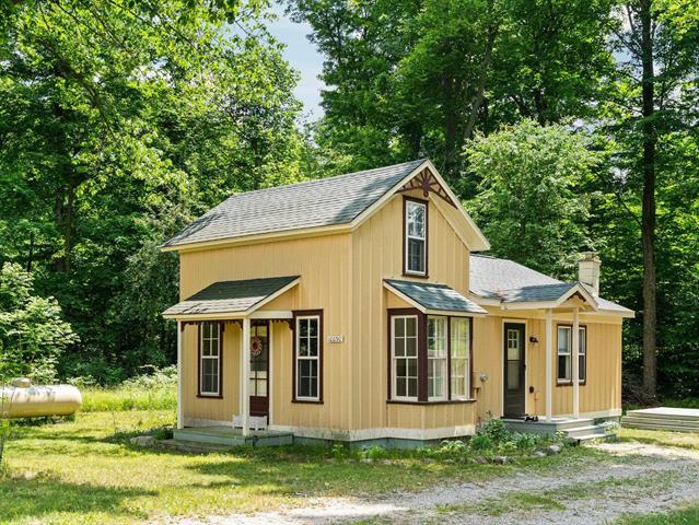 front view picture of 10090 E 48 Road, Cadillac, MI. 49601