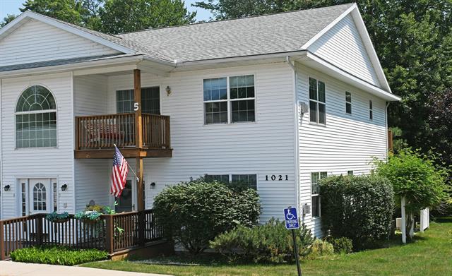 front view picture of 1021 E Lincoln, East Tawas, MI. 48730