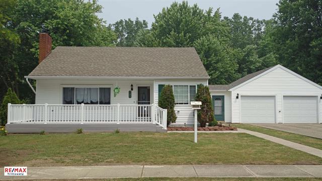 front view picture of 721 E Broad Street, Chesaning, MI. 48616