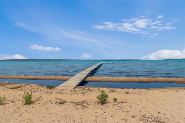 front view picture of 2175 N Us-31 N, Traverse City, MI. 49686