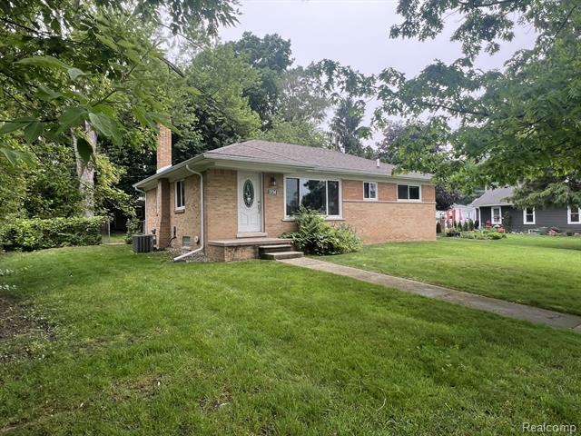 front view picture of 2734 Lakeridge Ave, Wixom, MI. 48393