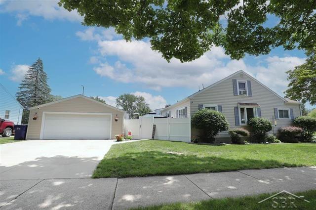 front view picture of 906 W Hart Street, Bay City, MI. 48706