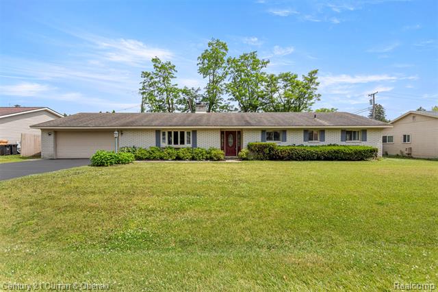 front view picture of 2138 Metzner Rd, Walled Lake, MI. 48390