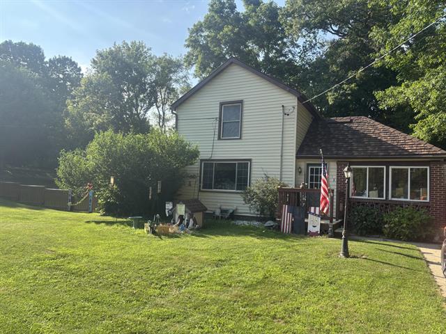 front view picture of 812 E Washington Street, Ionia, MI. 48846