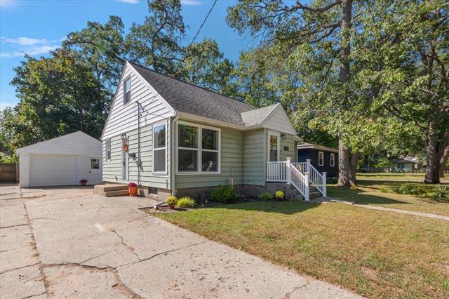 front view picture of 2525 Morton Avenue, Muskegon, MI. 49441